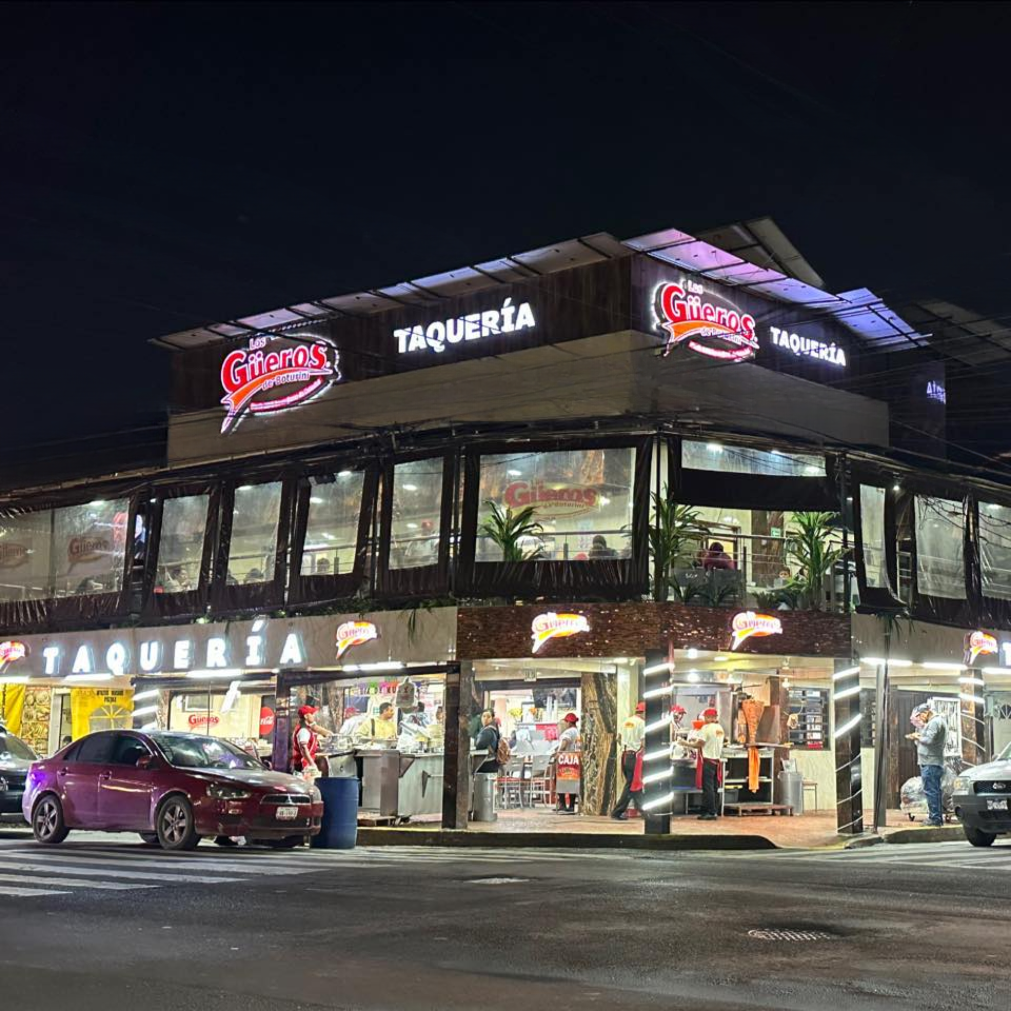 Excelente servicio en Tacos Los Güeros de Boturini